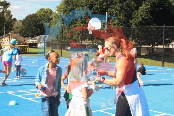 Zachary Elementary coach teaches kids  about working out.