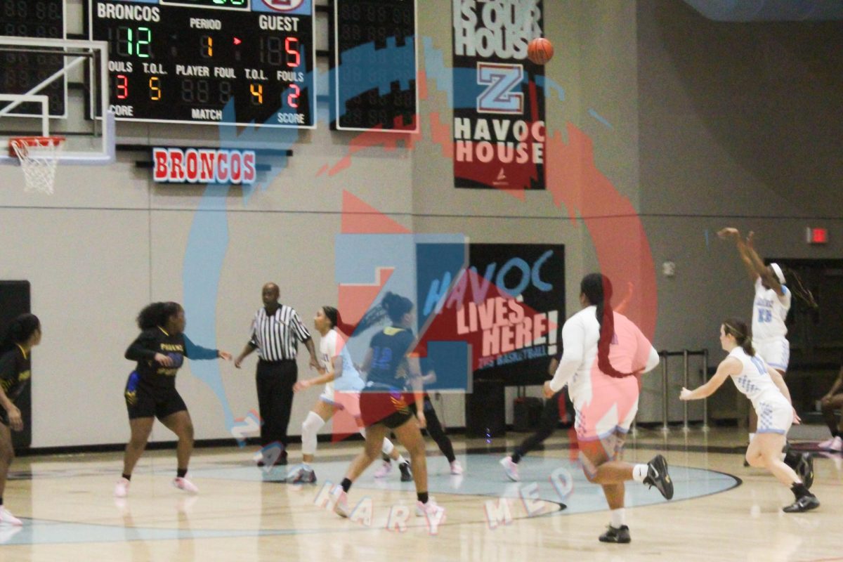 Kennedi Whitefield (9) shooting the ball from the corner of the court.