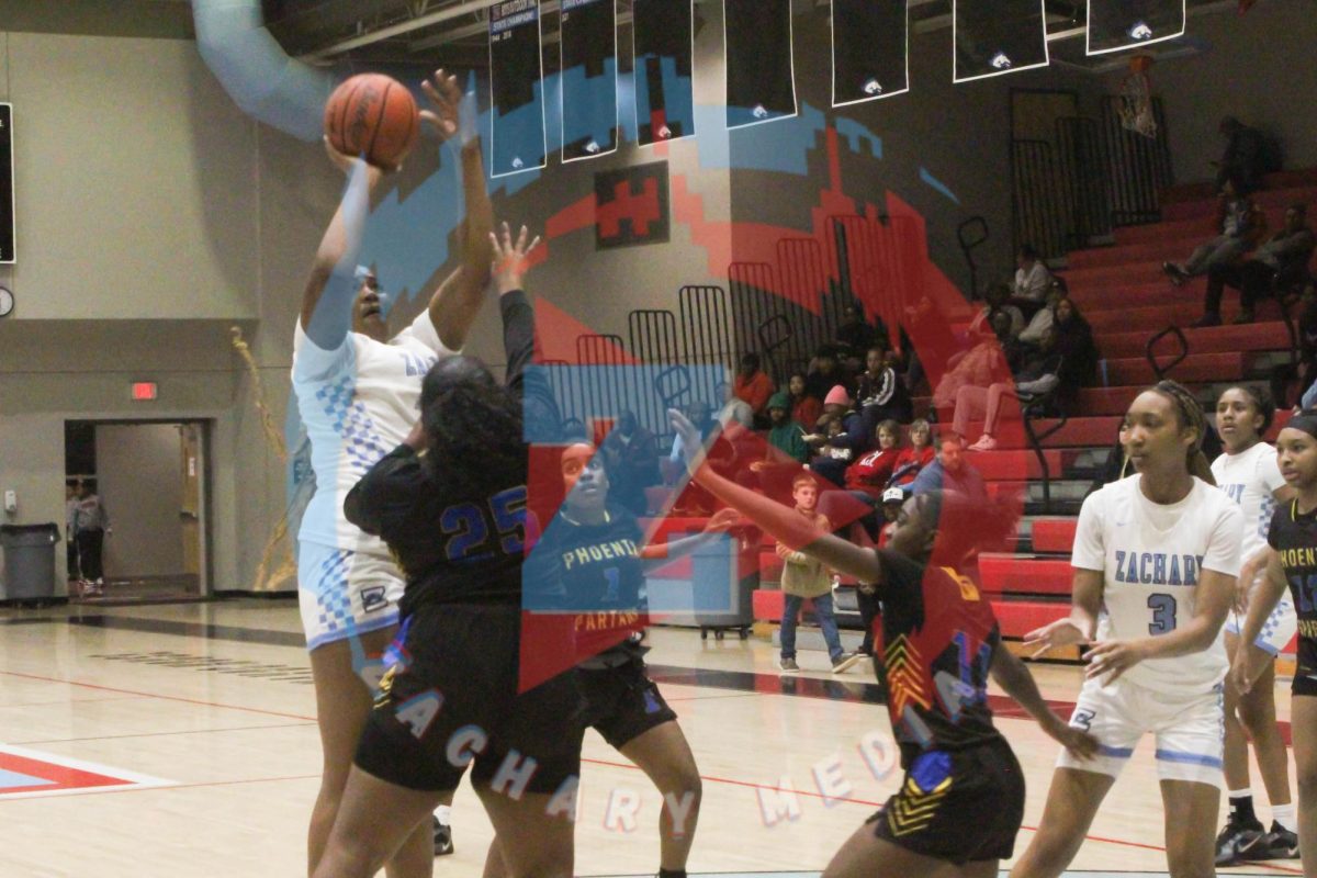 Cimiya Rideaux (12) jumping above all the opponents to shoot the ball.