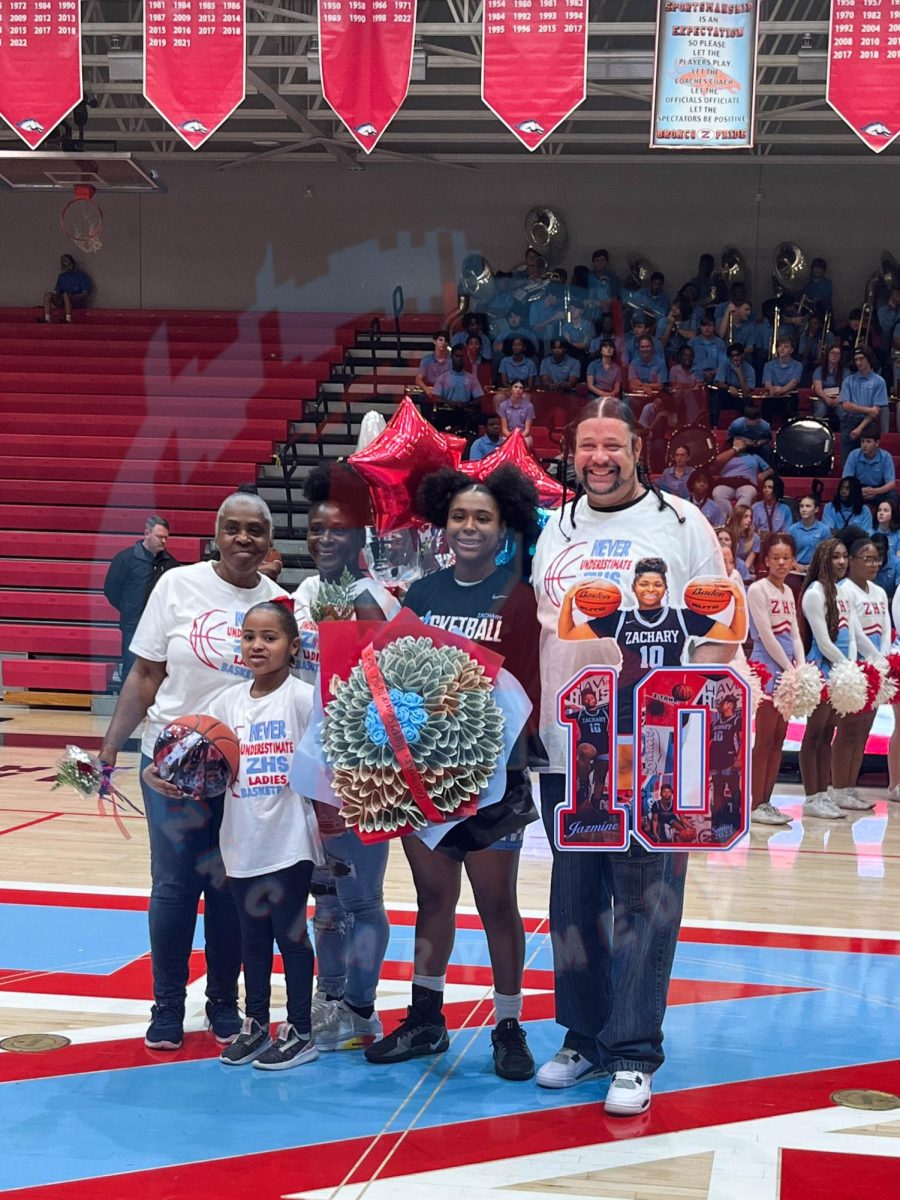 Jazmine Patterson (12) with her family.